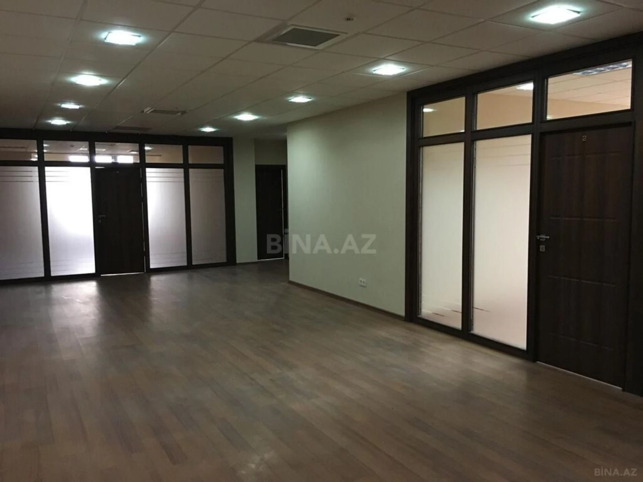 Kirayə verilir 9 otaqlı ofis 300 m²
