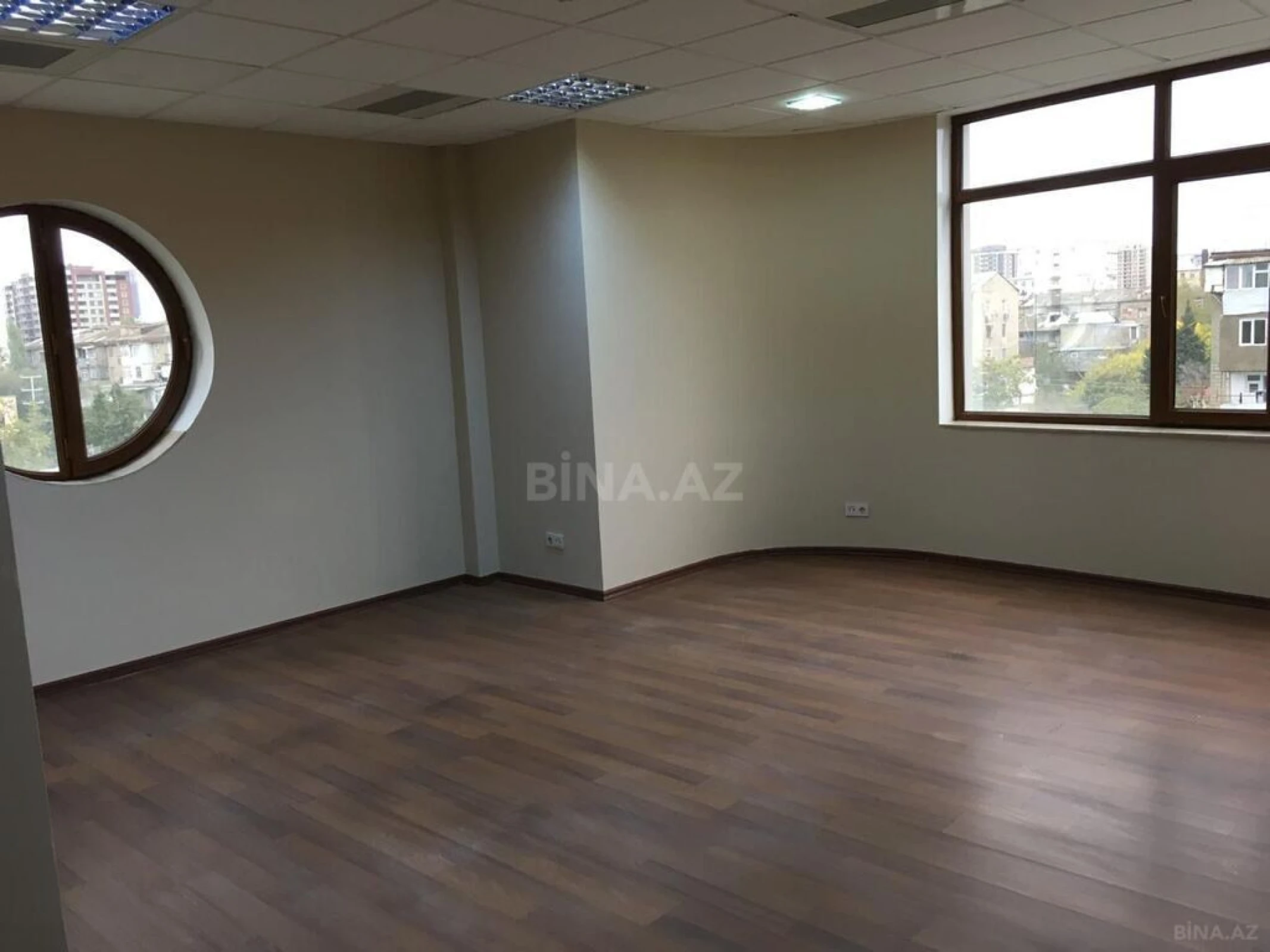 Kirayə verilir 9 otaqlı ofis 300 m²