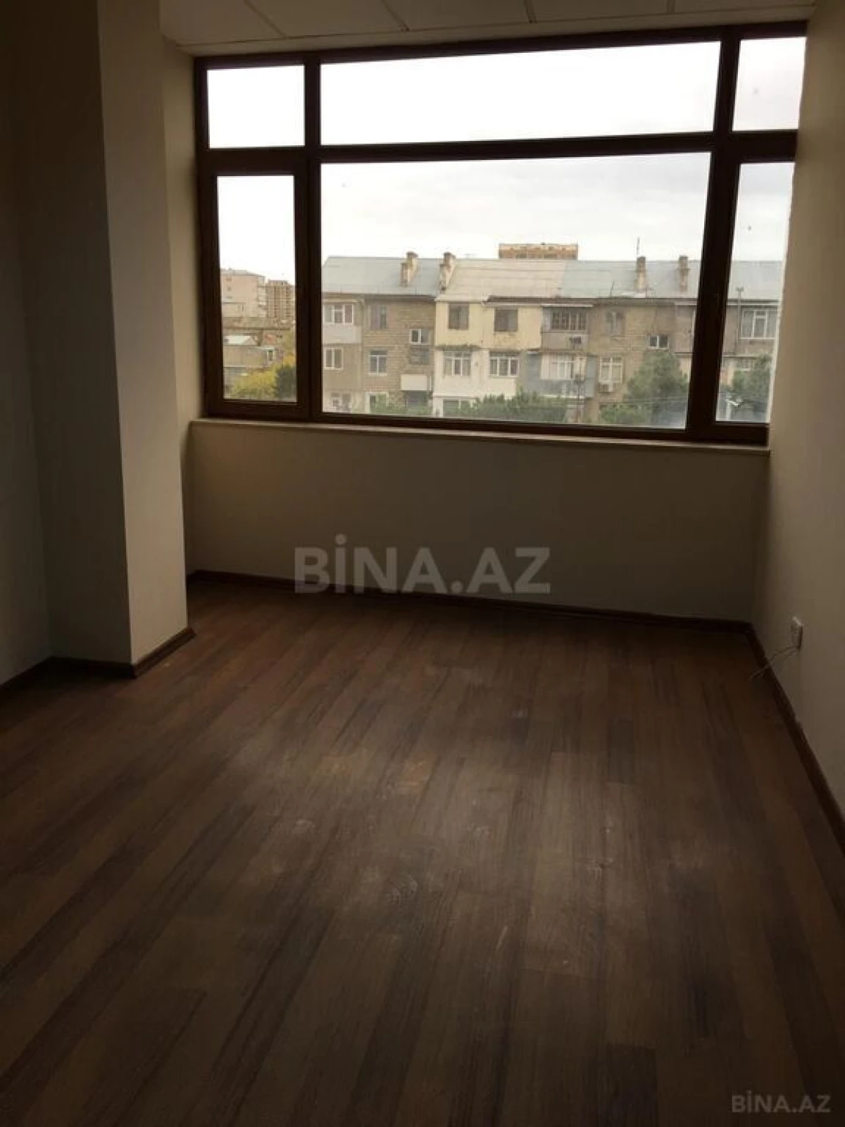 Kirayə verilir 9 otaqlı ofis 300 m²