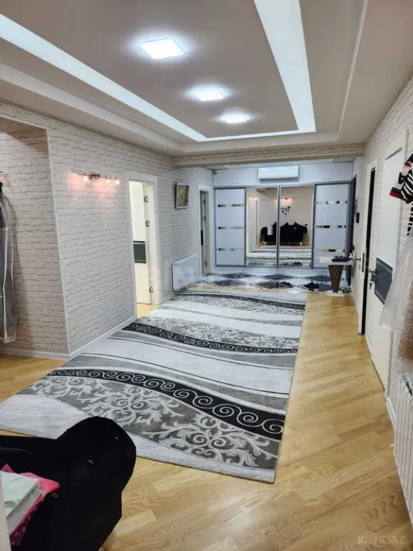 Satılır 5 otaqlı mənzil 226 m²