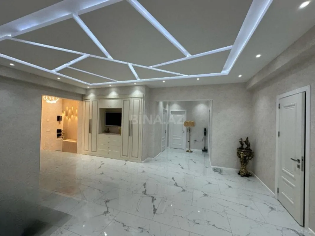 Satılır 5 otaqlı mənzil 285 m²