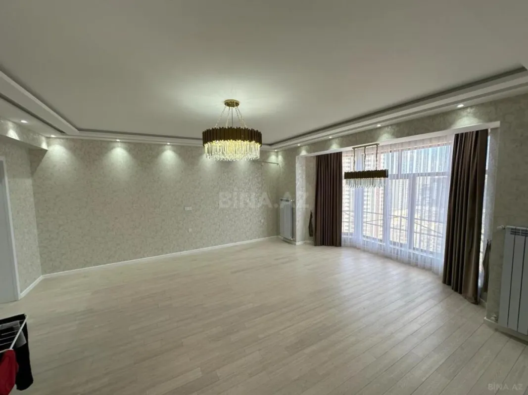Satılır 5 otaqlı mənzil 285 m²