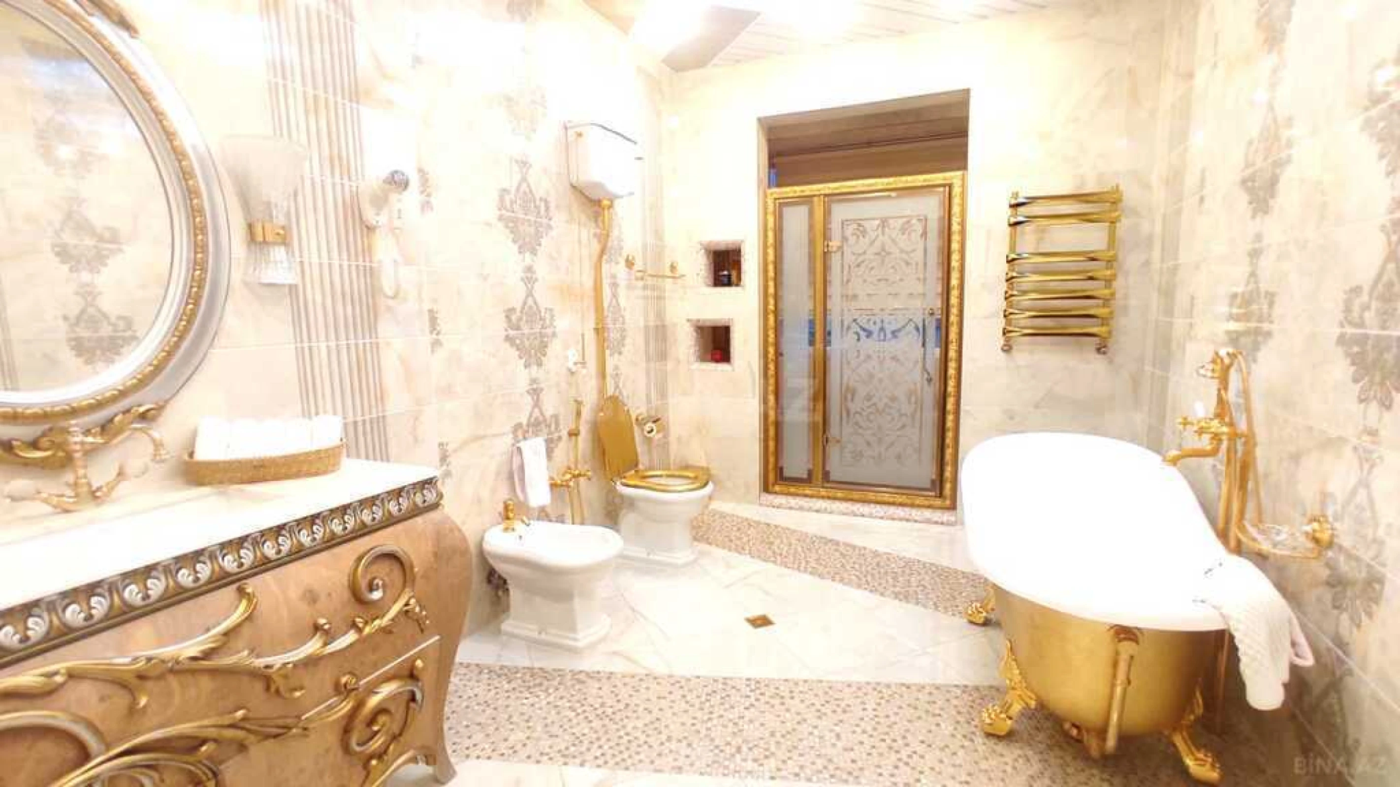 Satılır 5 otaqlı mənzil 285 m²