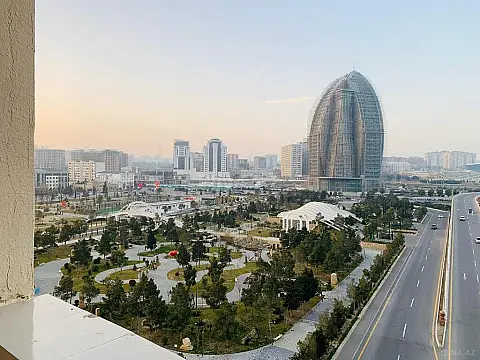 Satılır 5 otaqlı mənzil 285 m²