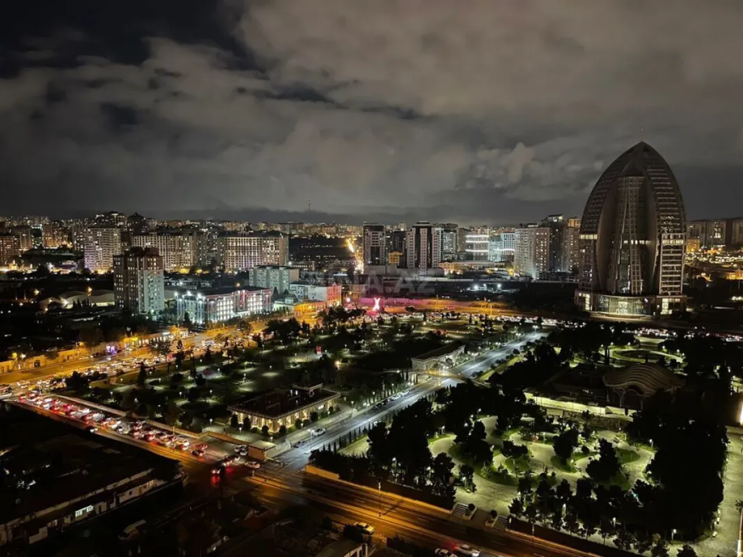 Satılır 5 otaqlı mənzil 285 m²