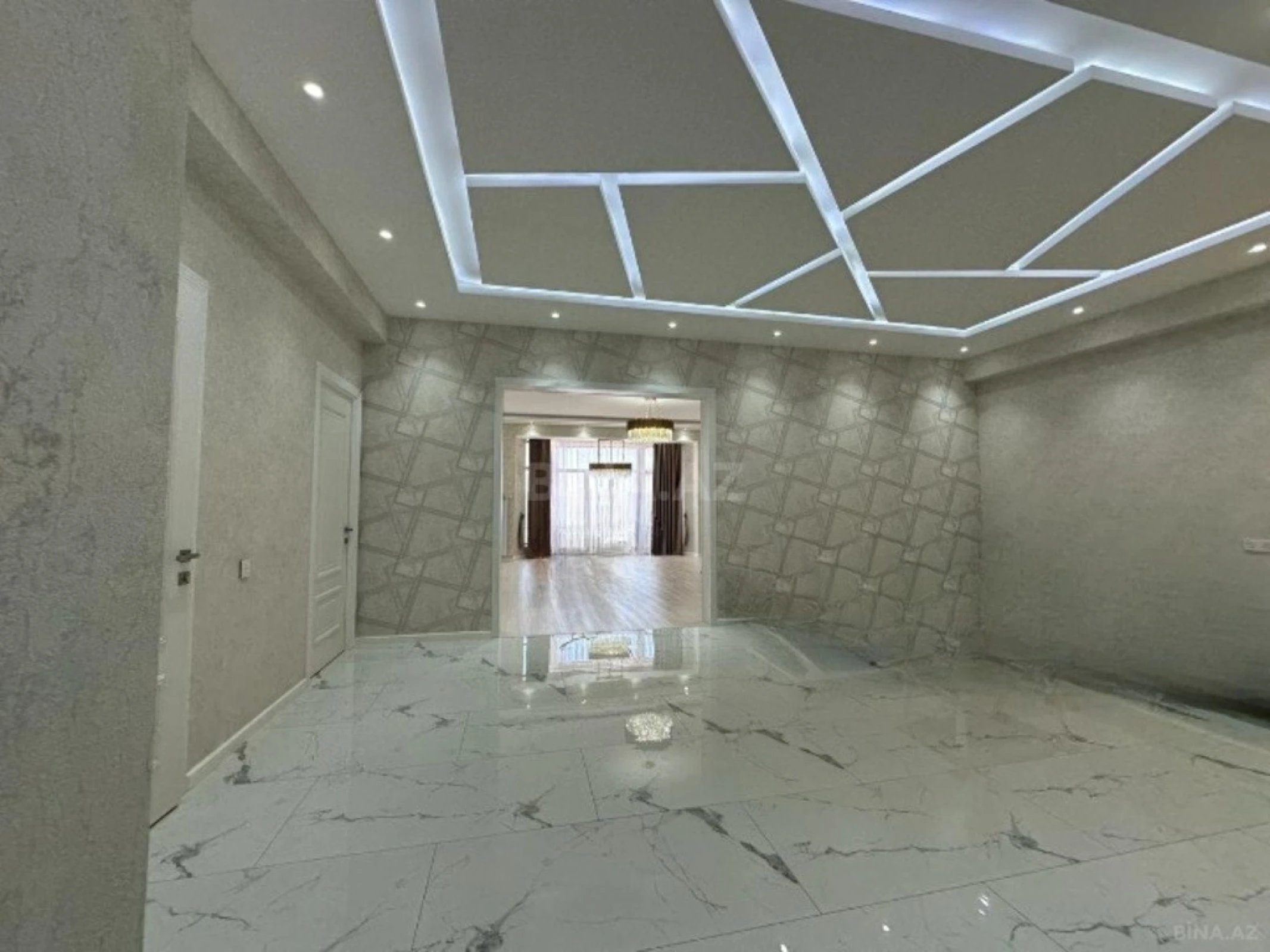 Satılır 5 otaqlı mənzil 285 m²
