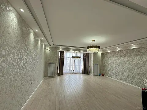 Satılır 5 otaqlı mənzil 285 m²