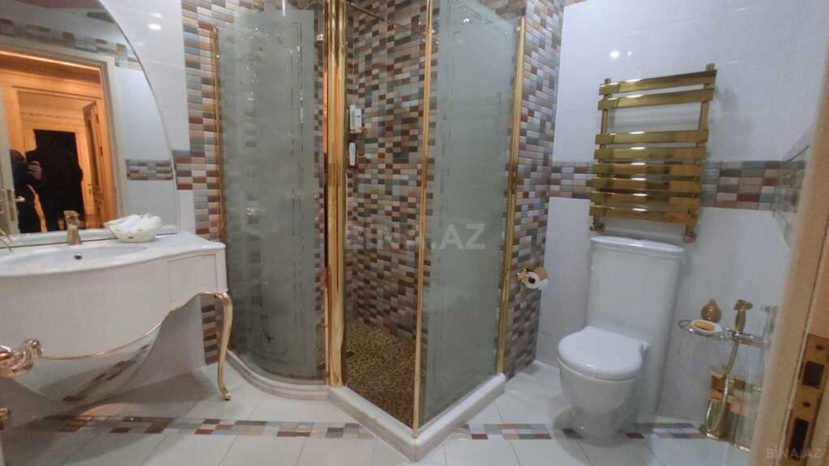 Satılır 5 otaqlı mənzil 285 m²