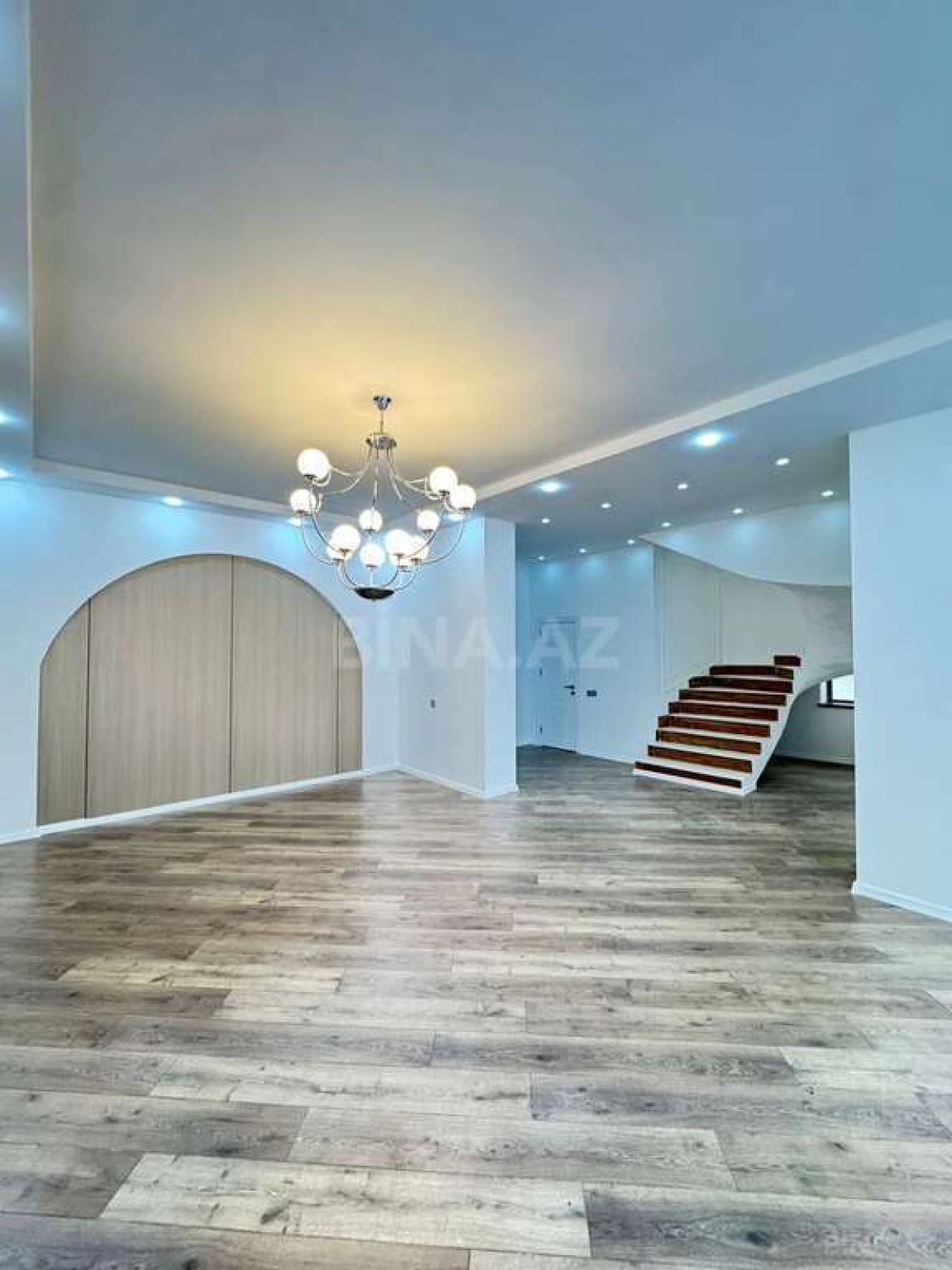Satılır 5 otaqlı həyət evi 210 m²