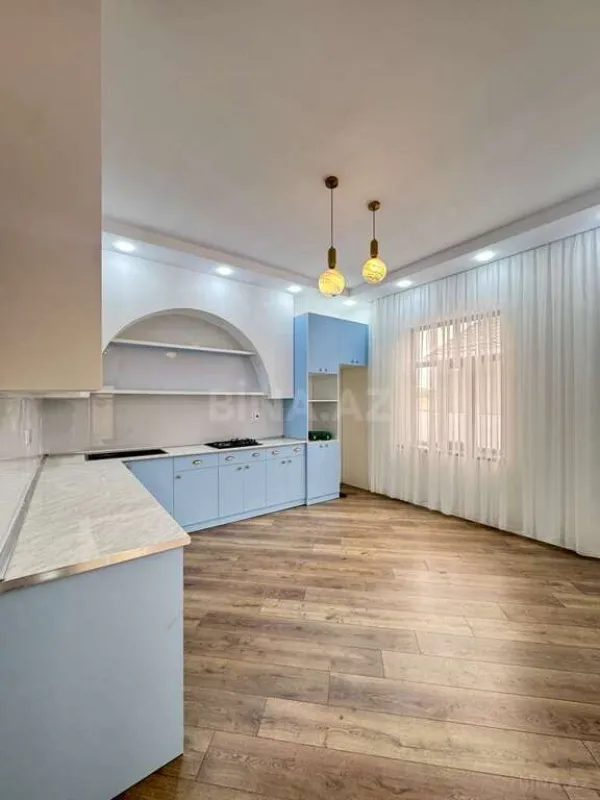 Satılır 5 otaqlı həyət evi 210 m²