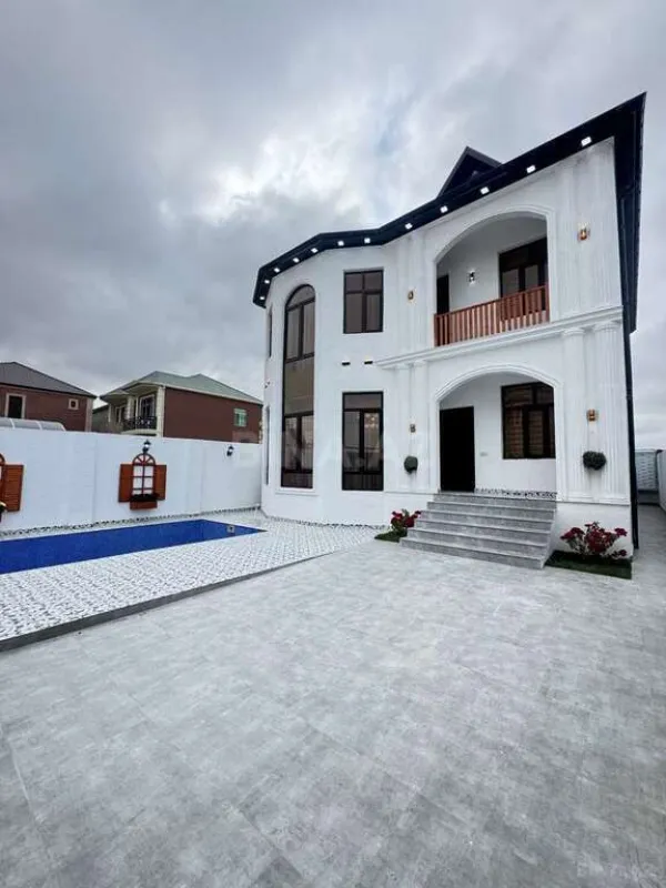 Satılır 5 otaqlı həyət evi 210 m²