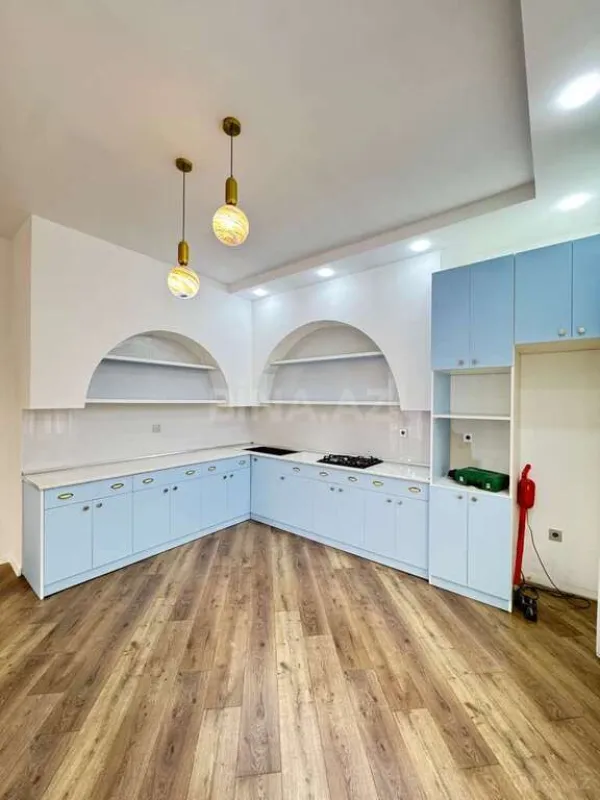 Satılır 5 otaqlı həyət evi 210 m²