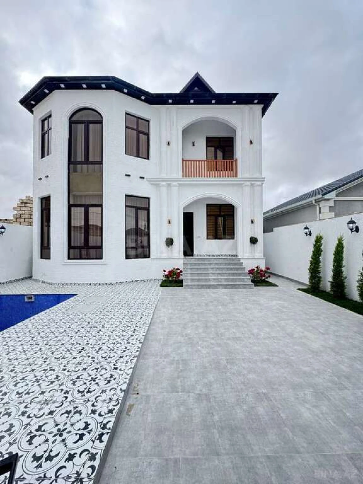 Satılır 5 otaqlı həyət evi 210 m²