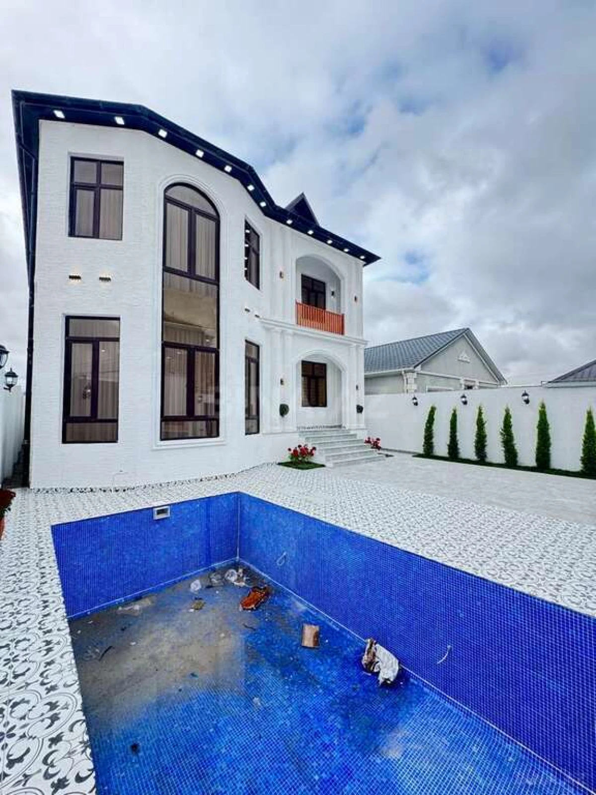 Satılır 5 otaqlı həyət evi 210 m²