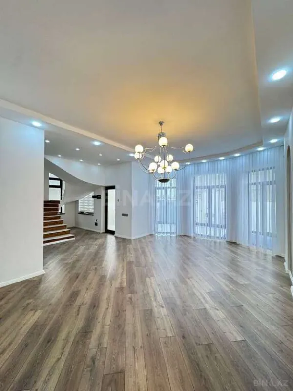 Satılır 5 otaqlı həyət evi 210 m²