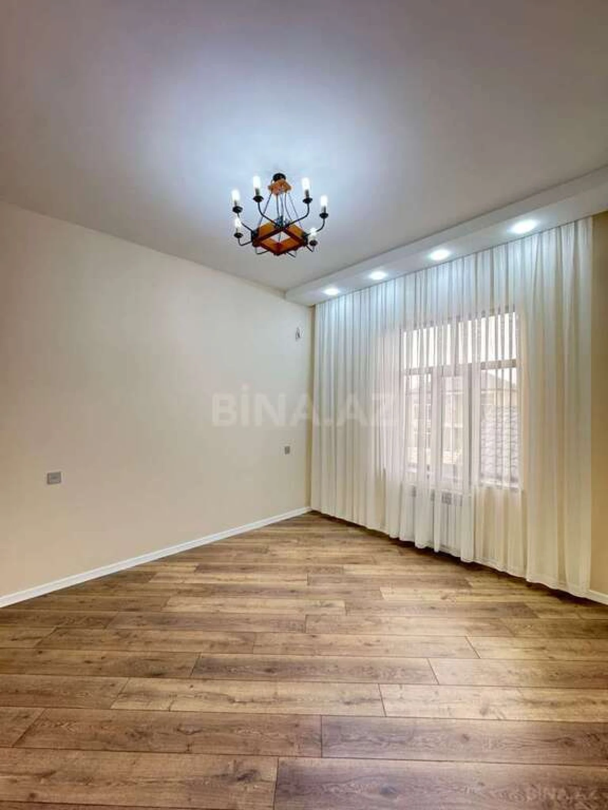 Satılır 5 otaqlı həyət evi 210 m²