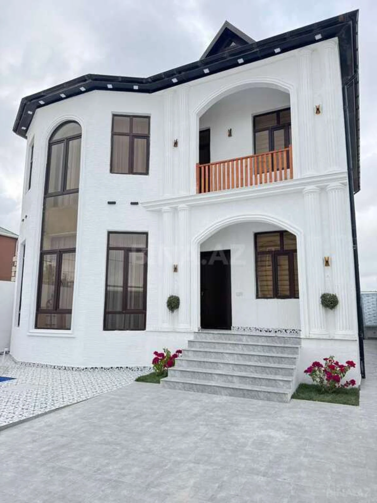 Satılır 5 otaqlı həyət evi 210 m²