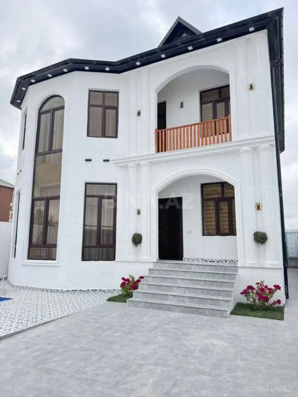Satılır 5 otaqlı həyət evi 210 m²