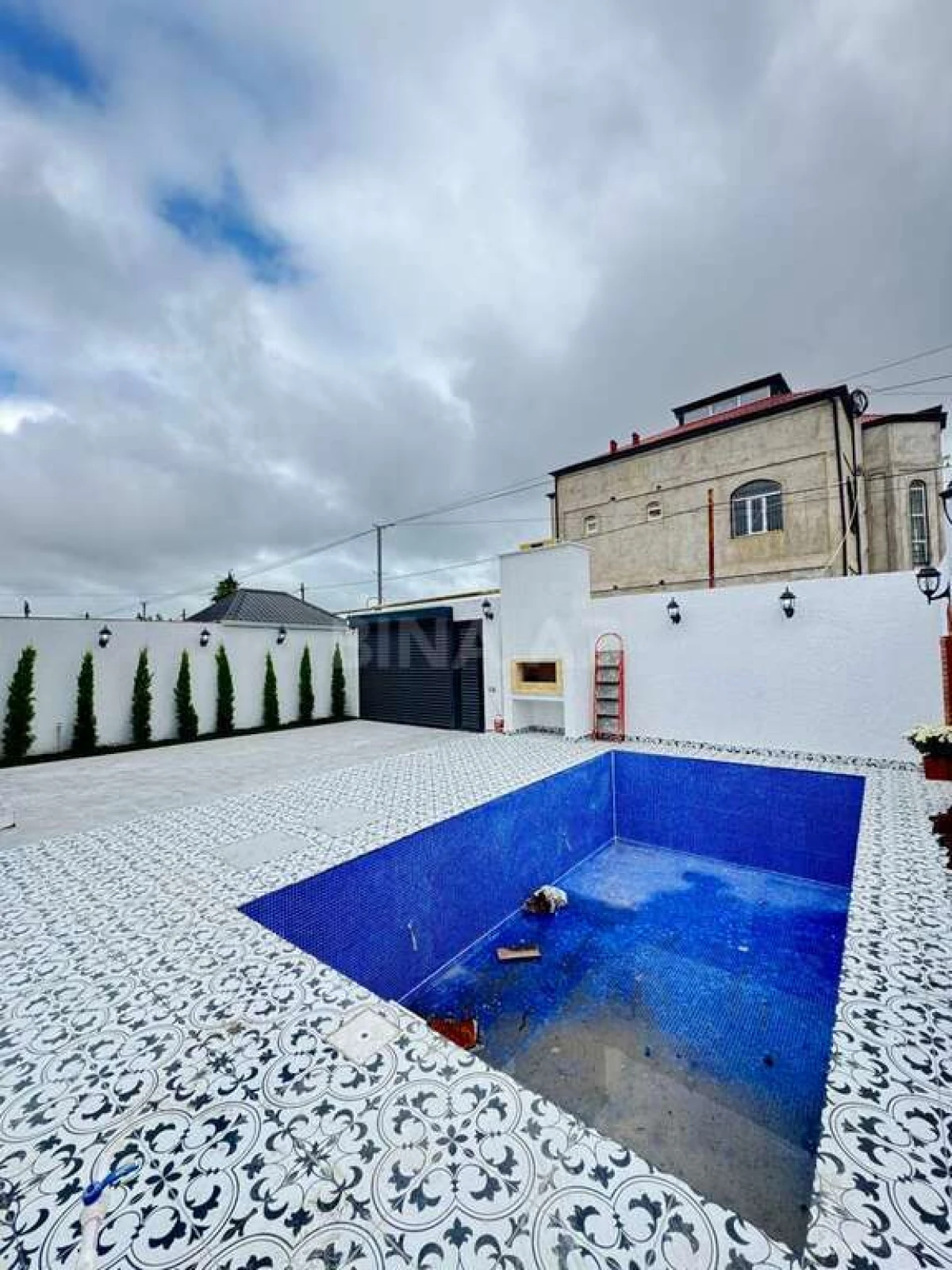 Satılır 5 otaqlı həyət evi 210 m²