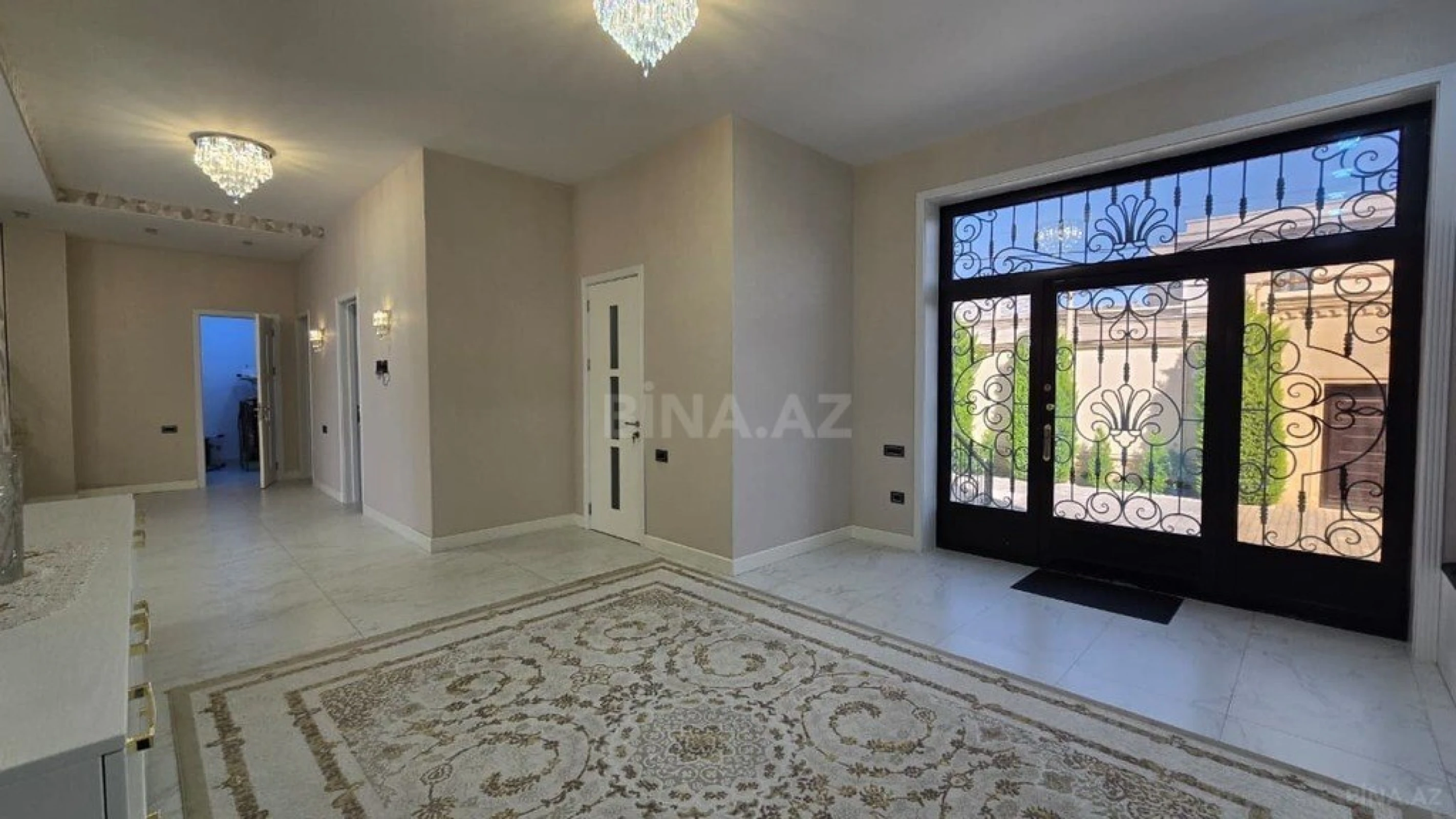 Satılır 9 otaqlı həyət evi 620 m²