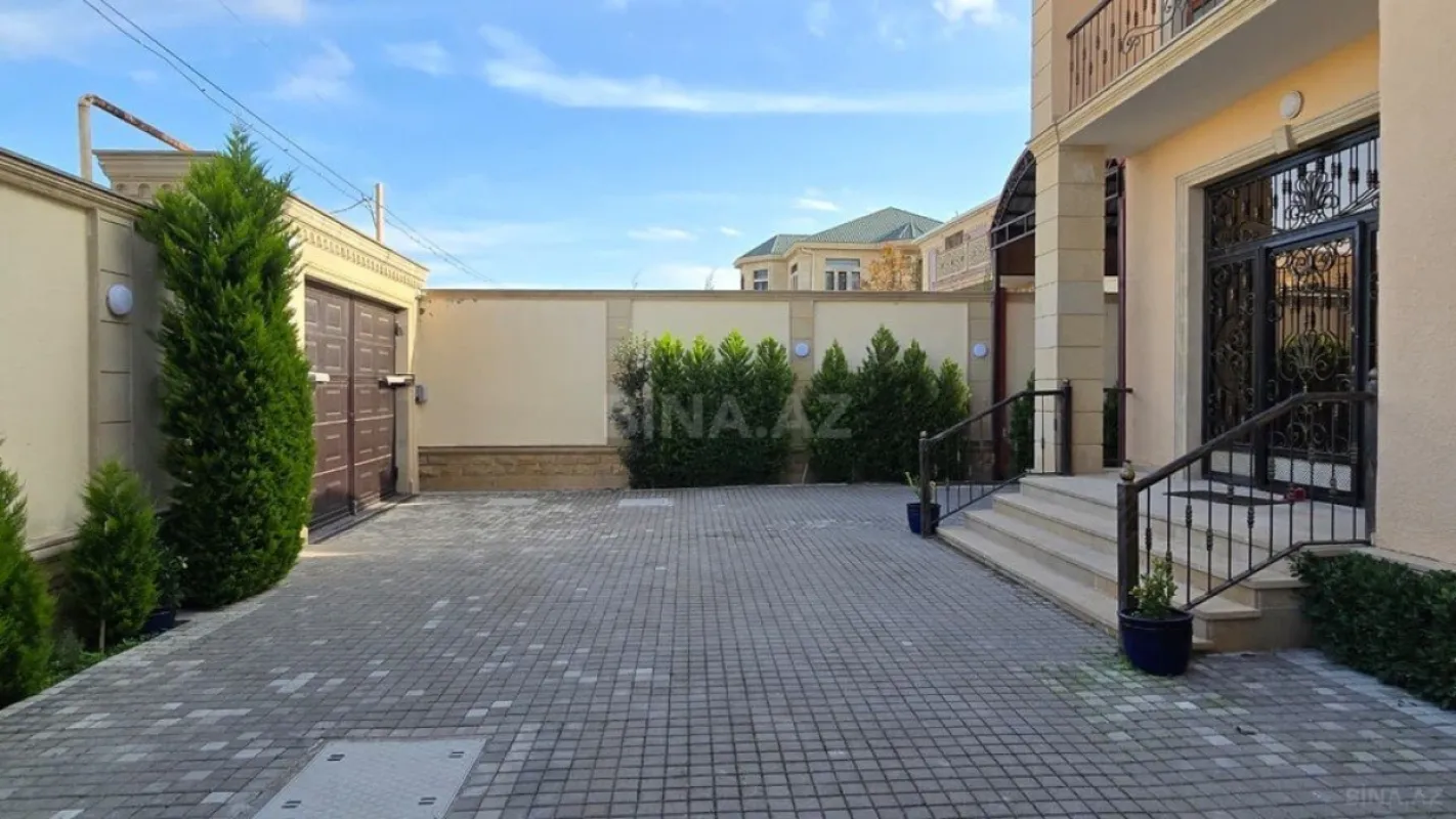 Satılır 9 otaqlı həyət evi 620 m²