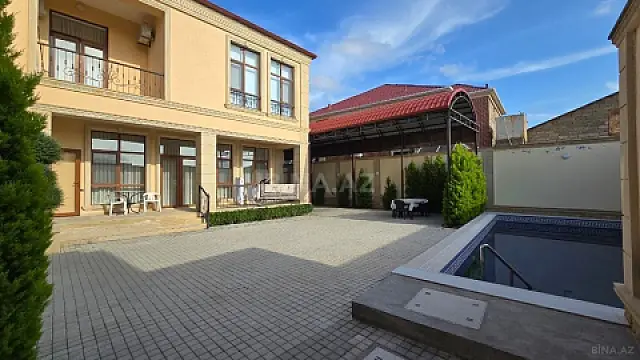 Satılır 9 otaqlı həyət evi 620 m²
