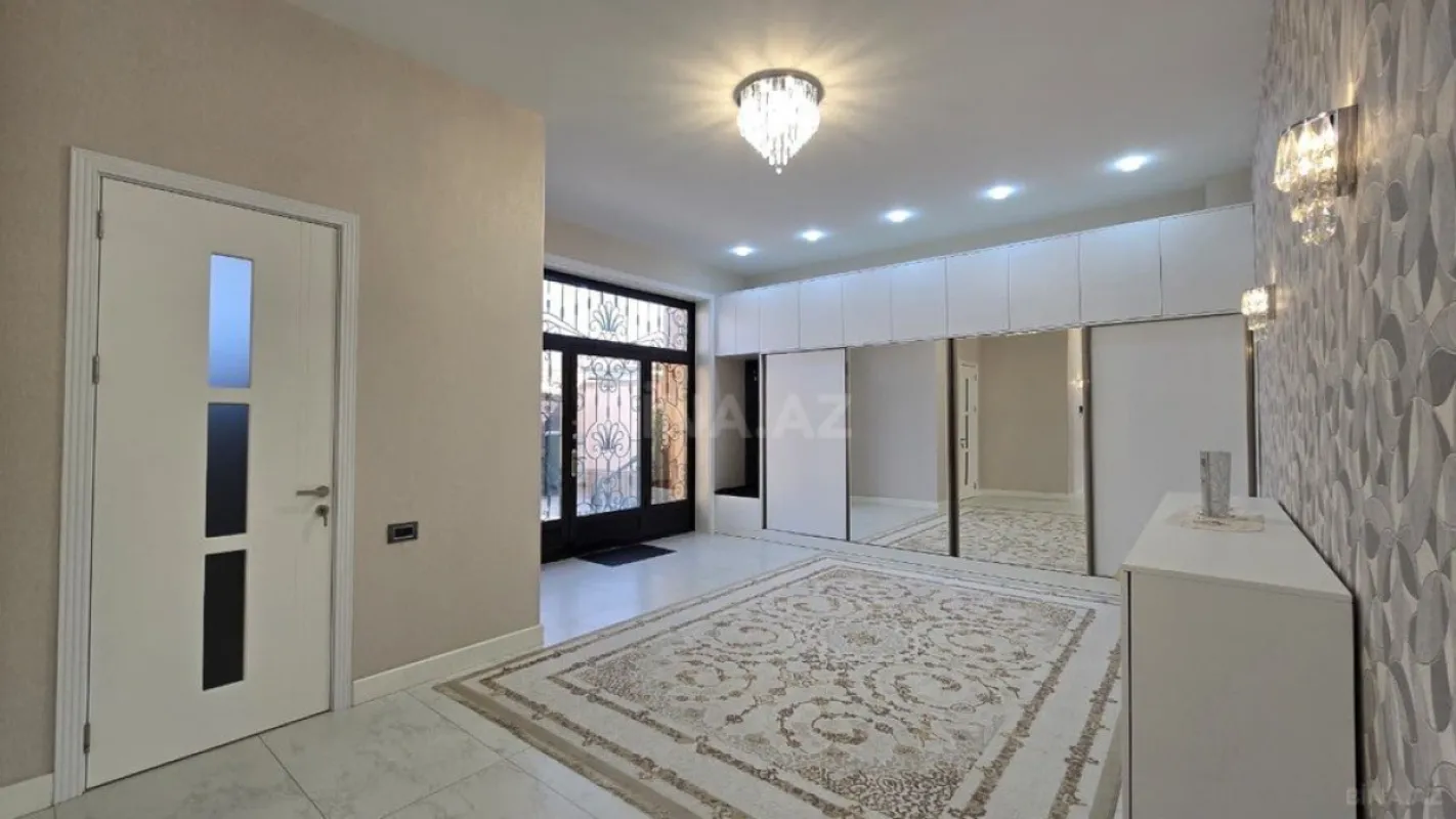 Satılır 9 otaqlı həyət evi 620 m²