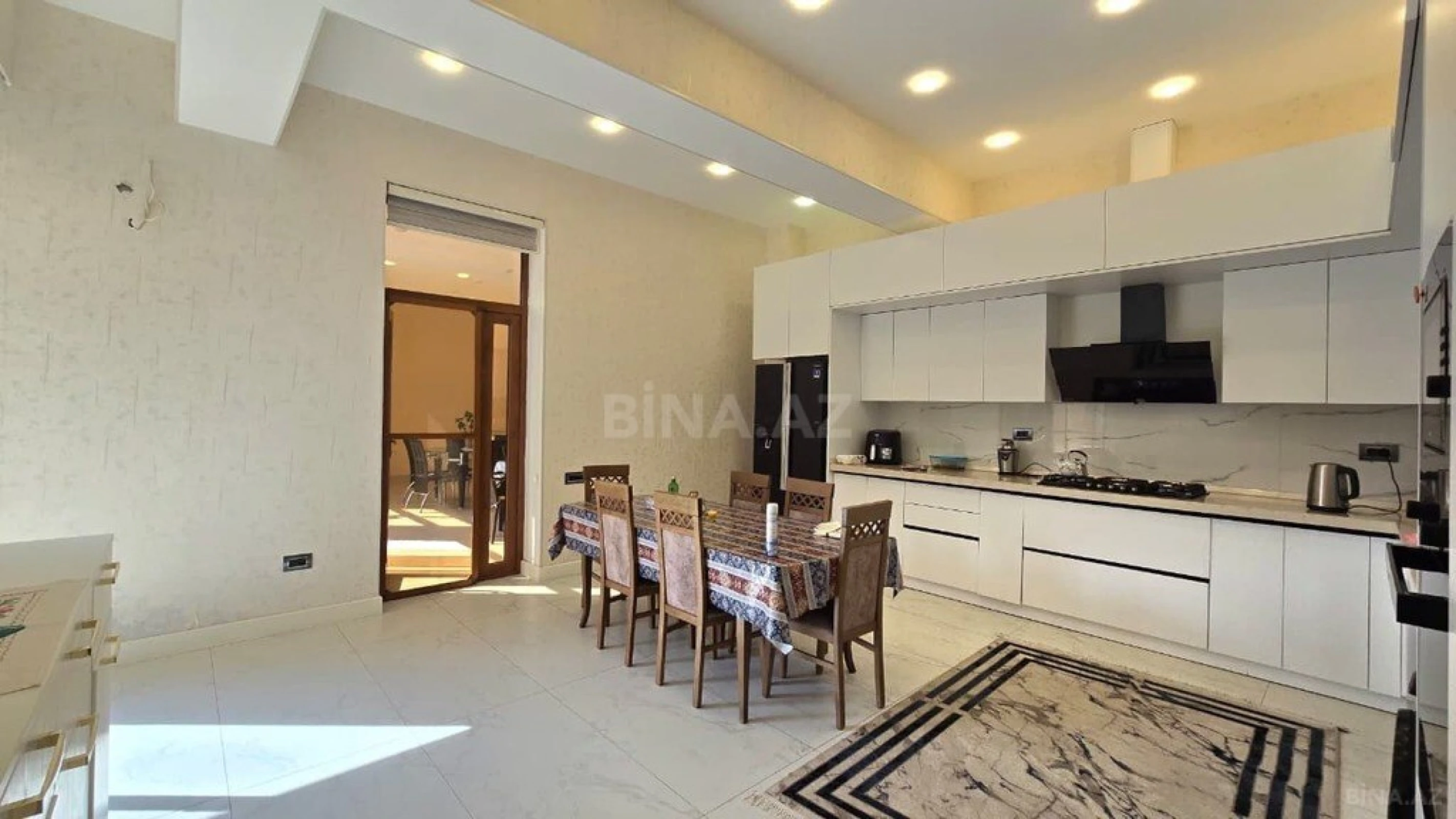 Kirayə verilir 9 otaqlı həyət evi 620 m²