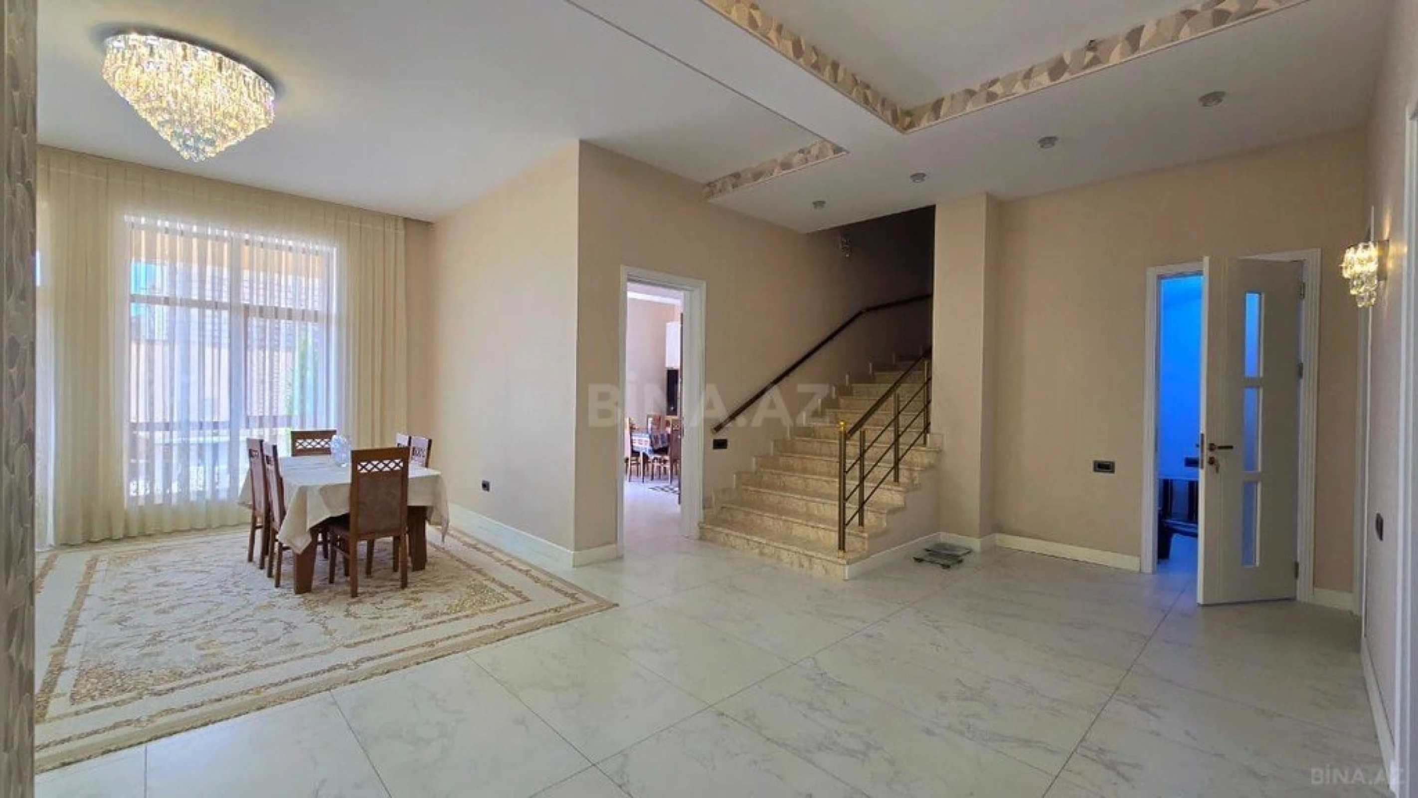 Kirayə verilir 9 otaqlı həyət evi 620 m²