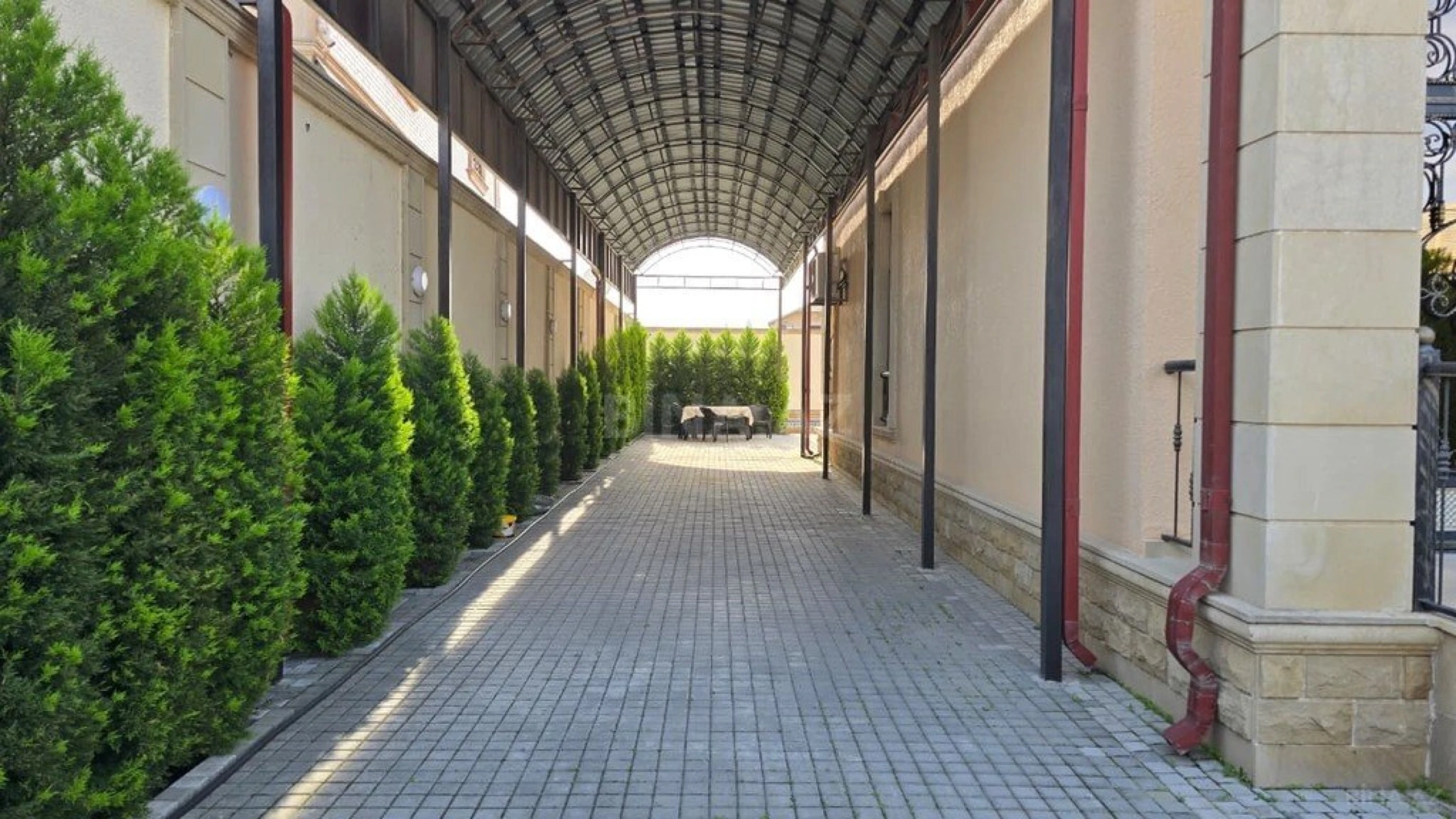 Kirayə verilir 9 otaqlı həyət evi 620 m²