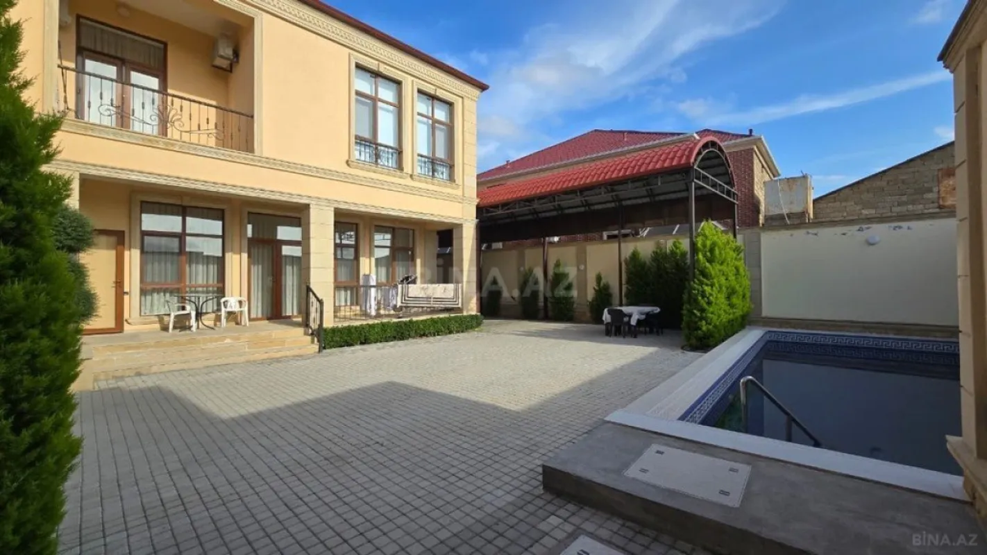 Kirayə verilir 9 otaqlı həyət evi 620 m²