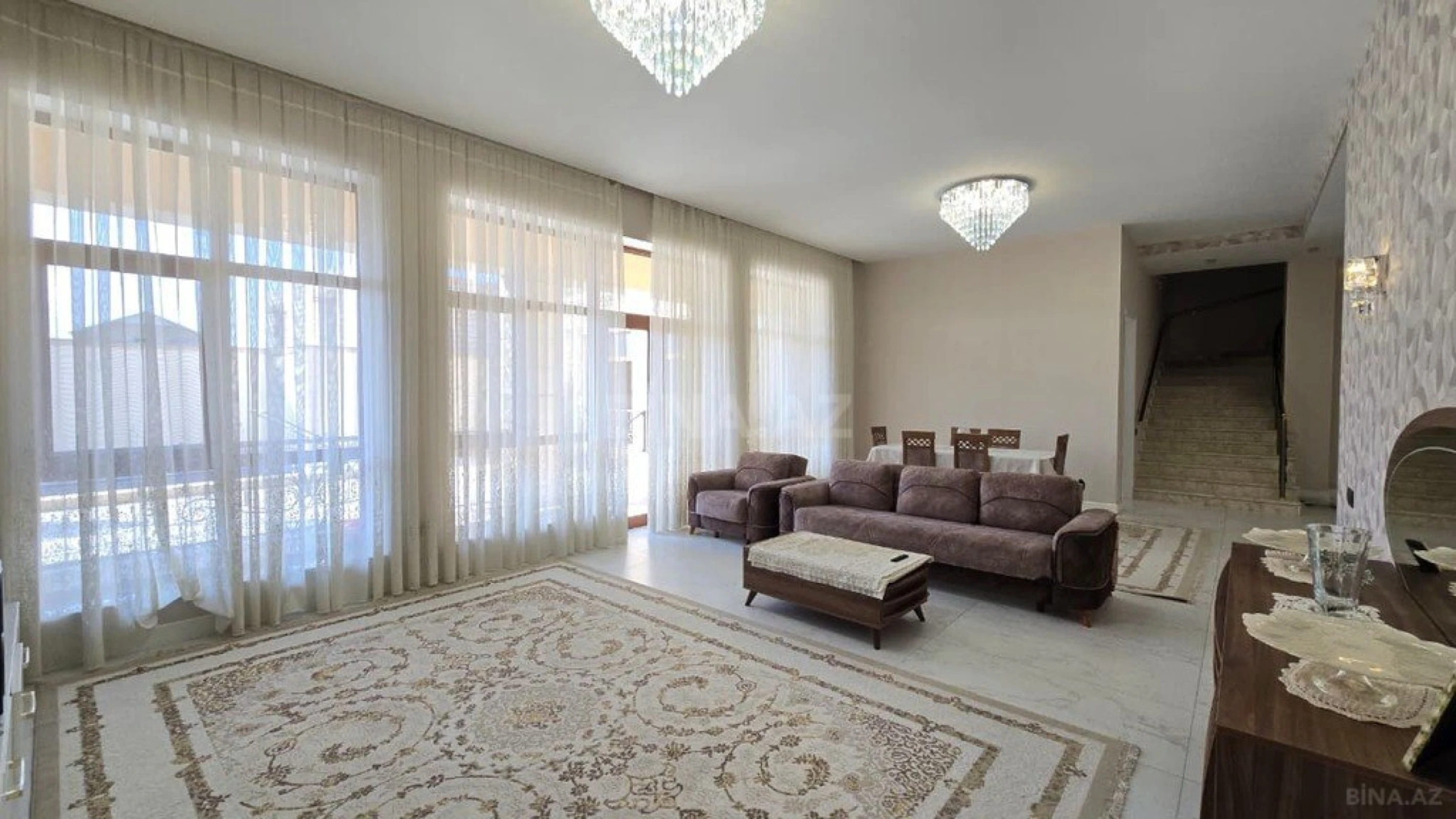 Kirayə verilir 9 otaqlı həyət evi 620 m²