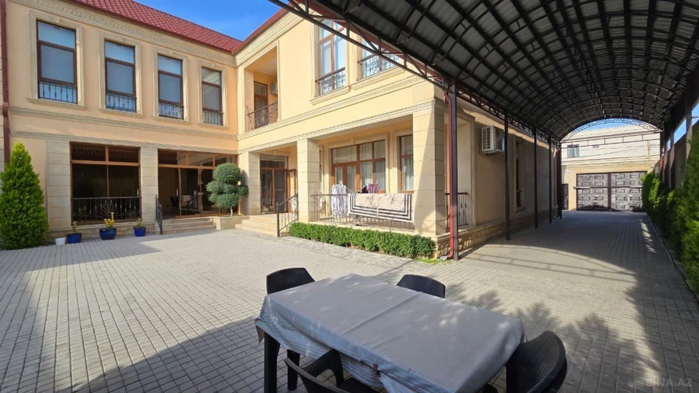 Kirayə verilir 9 otaqlı həyət evi 620 m²