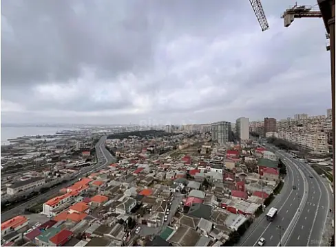 Satılır 4 otaqlı mənzil 185 m²