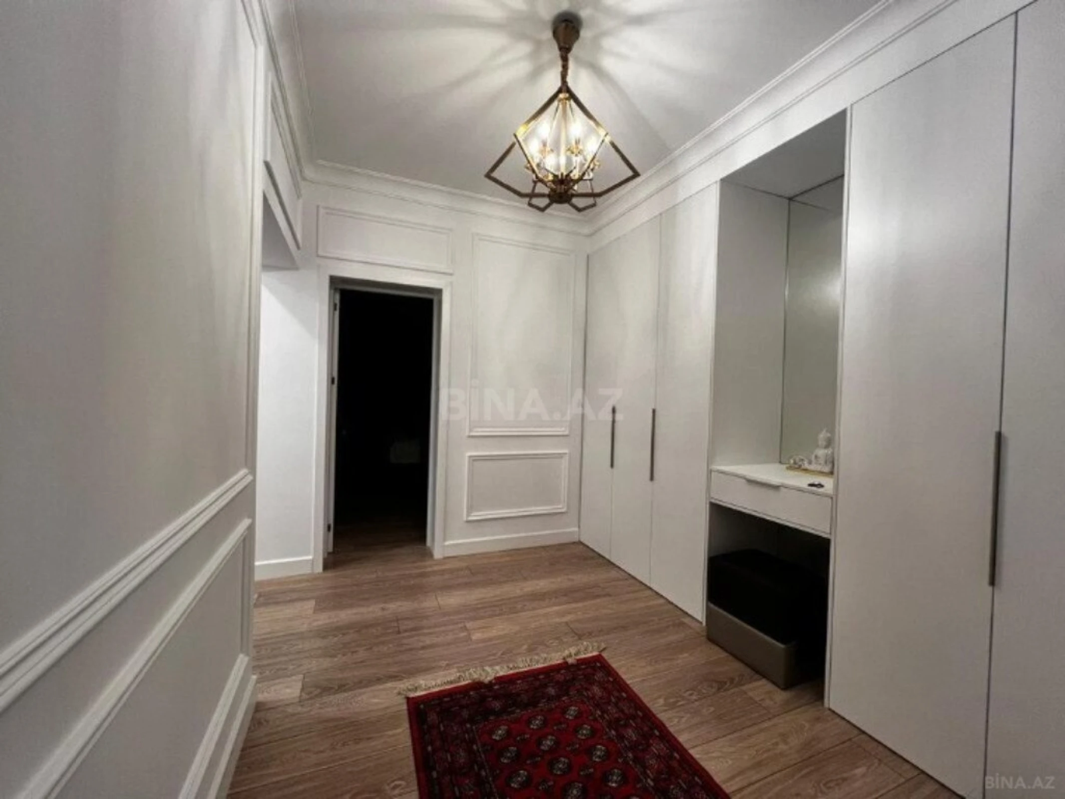 Satılır 3 otaqlı mənzil 130.5 m²