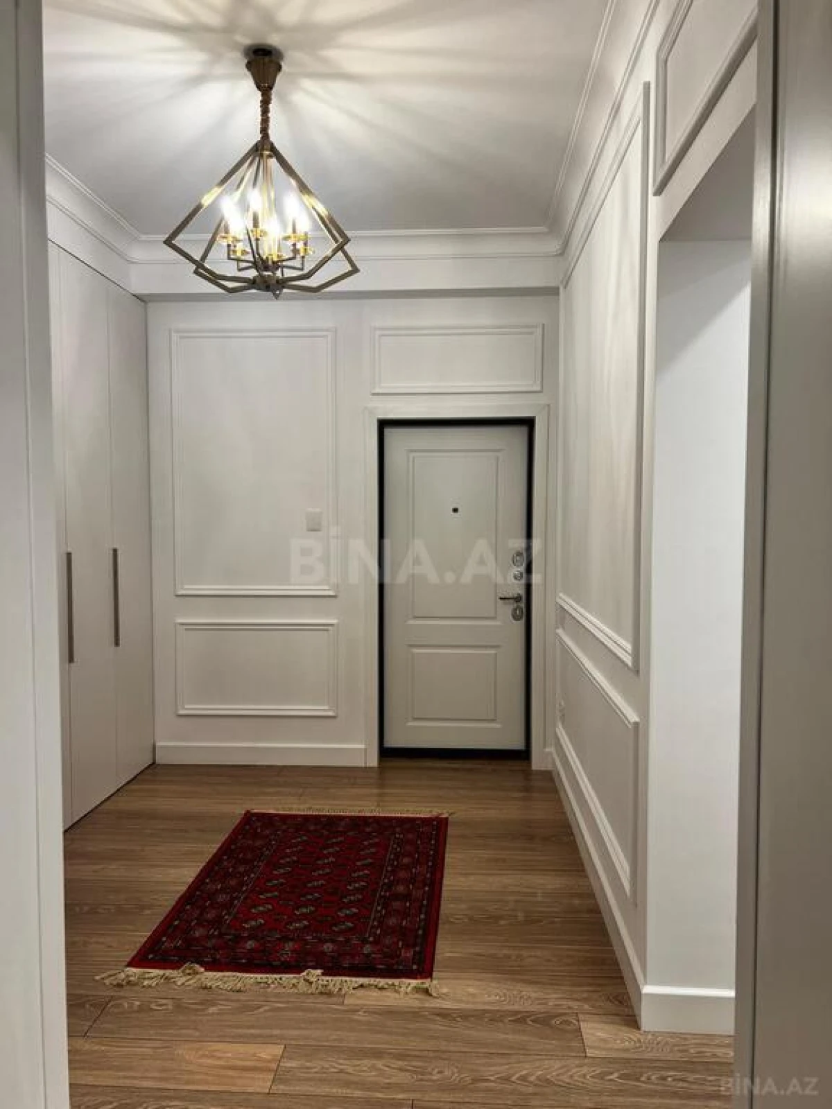 Satılır 3 otaqlı mənzil 130.5 m²