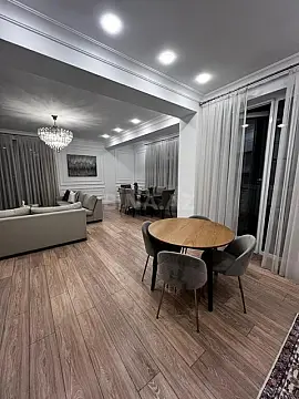 Satılır 3 otaqlı mənzil 130.5 m²