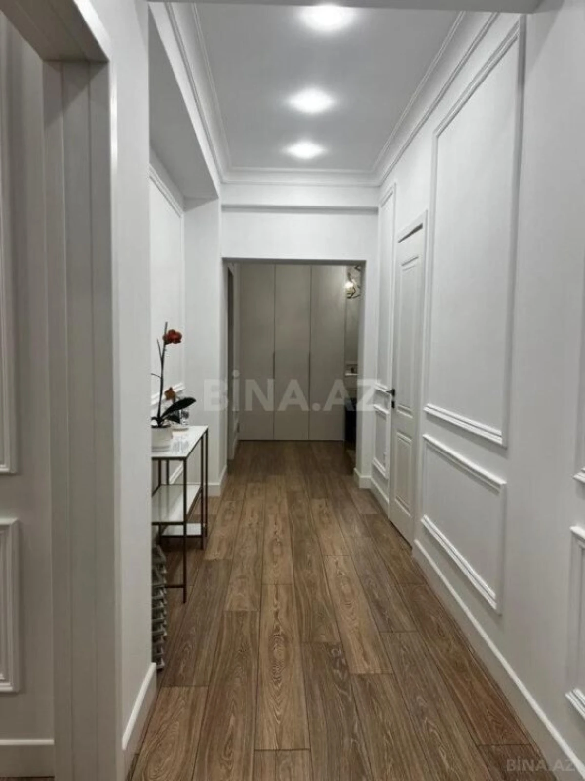 Satılır 3 otaqlı mənzil 130.5 m²