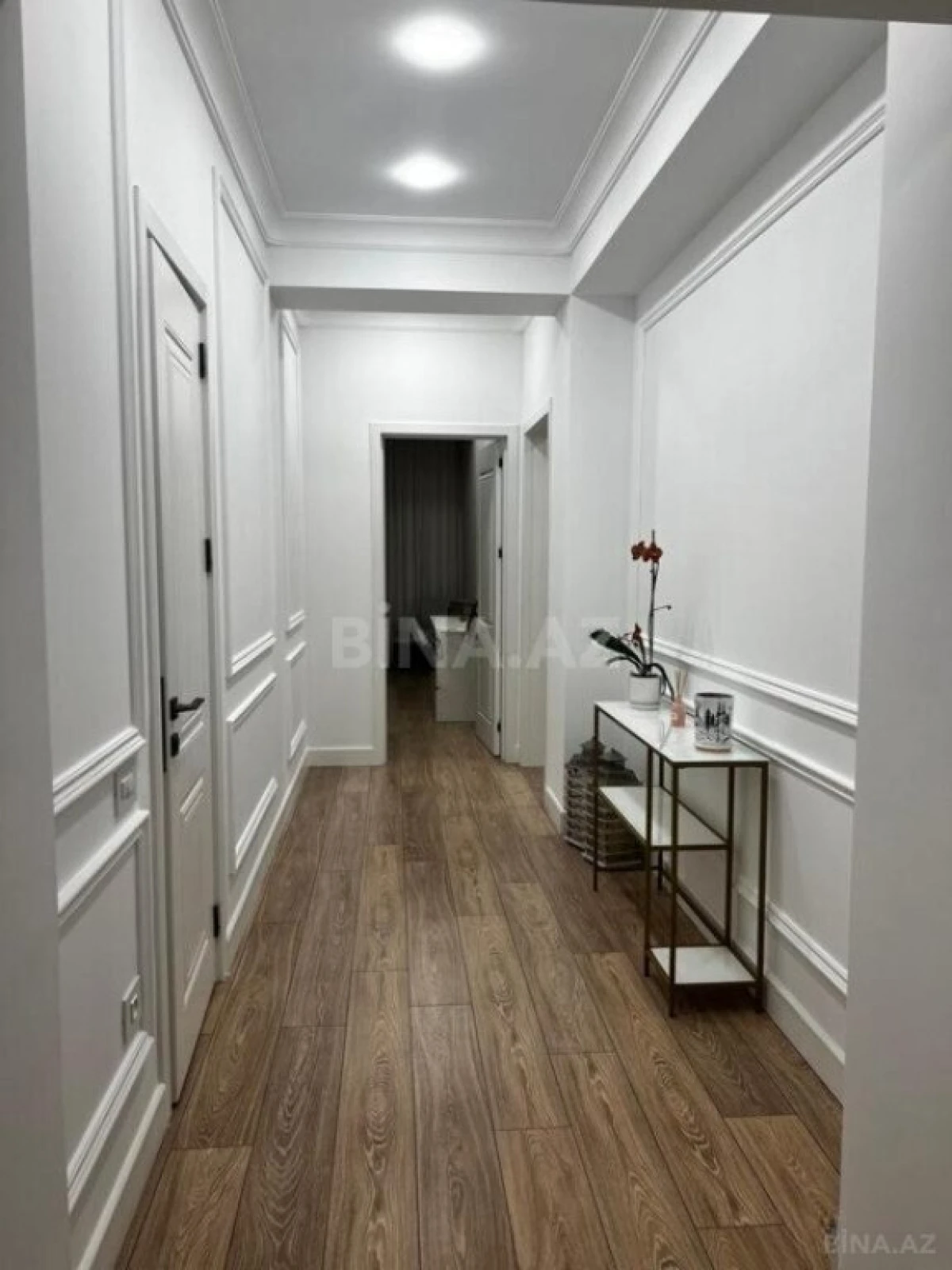 Satılır 3 otaqlı mənzil 130.5 m²