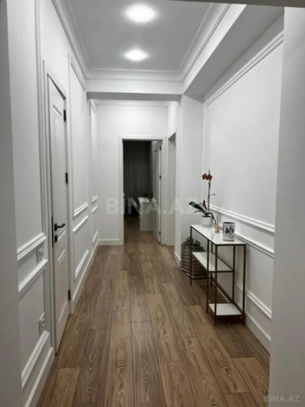 Satılır 3 otaqlı mənzil 130.5 m²