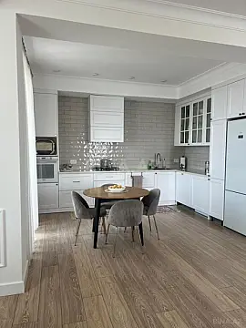 Satılır 3 otaqlı mənzil 130.5 m²