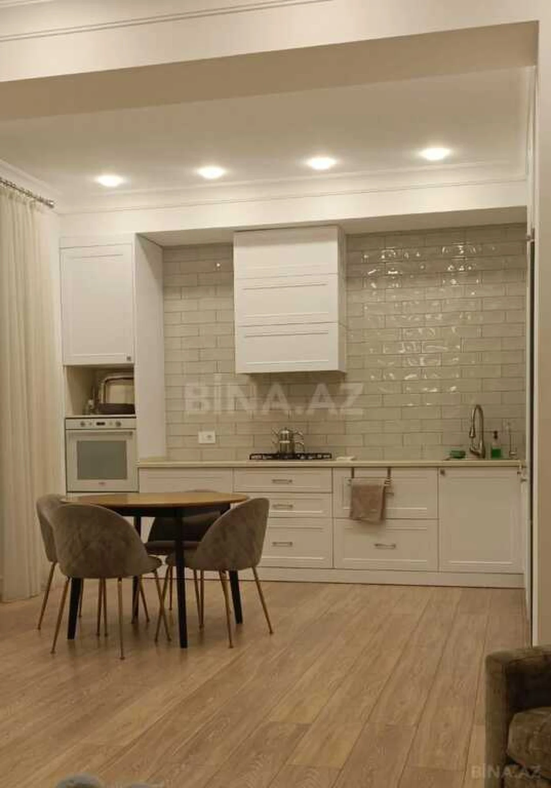 Satılır 3 otaqlı mənzil 130.5 m²