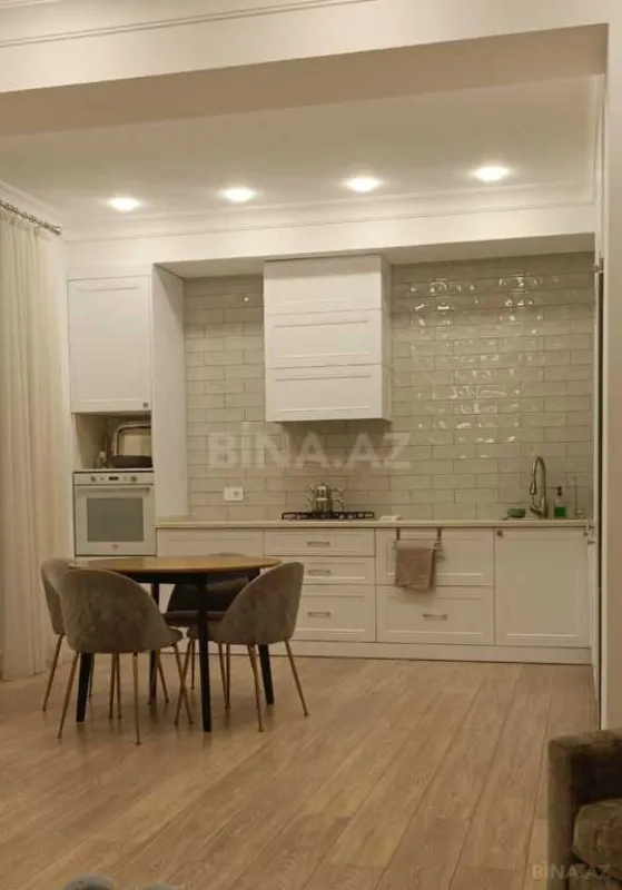 Satılır 3 otaqlı mənzil 130.5 m²