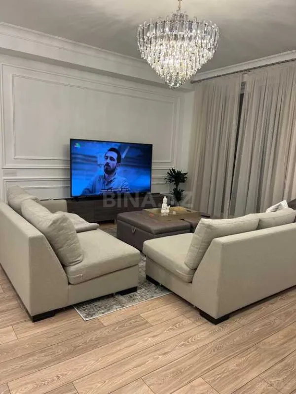 Satılır 3 otaqlı mənzil 130.5 m²