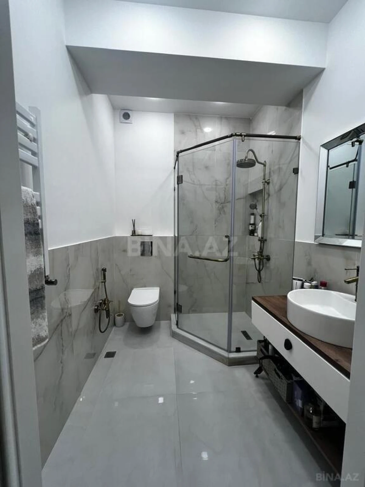 Satılır 3 otaqlı mənzil 130.5 m²