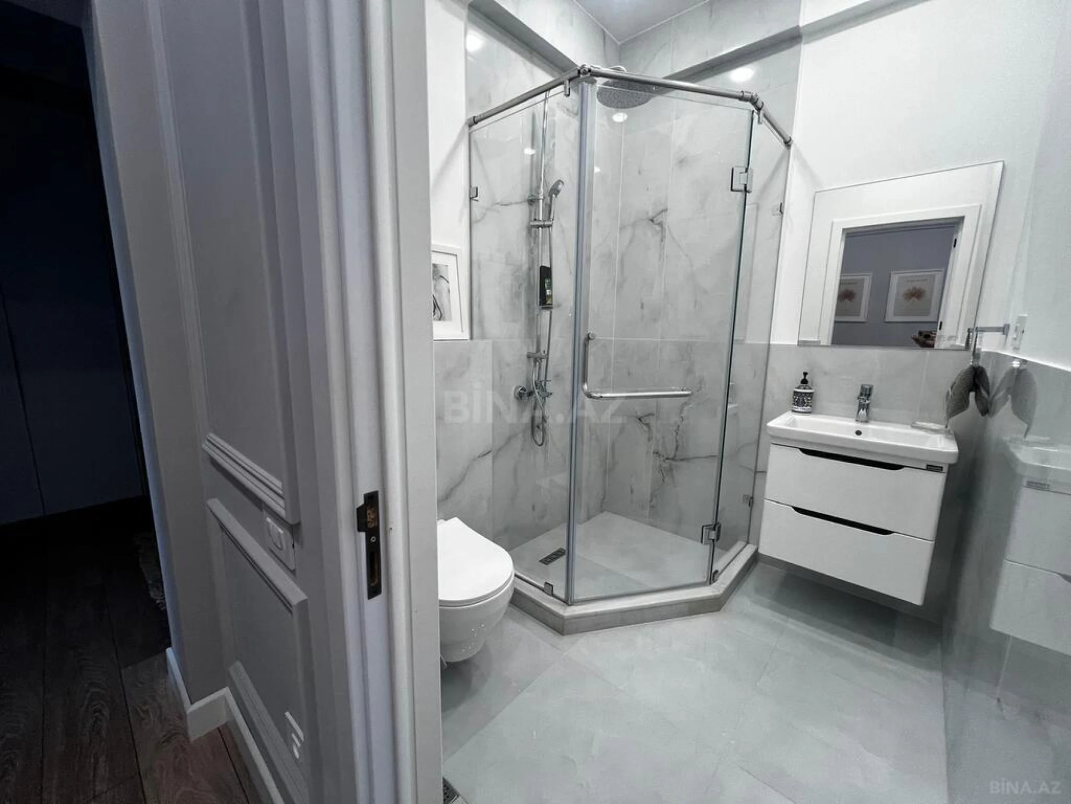 Satılır 3 otaqlı mənzil 130.5 m²