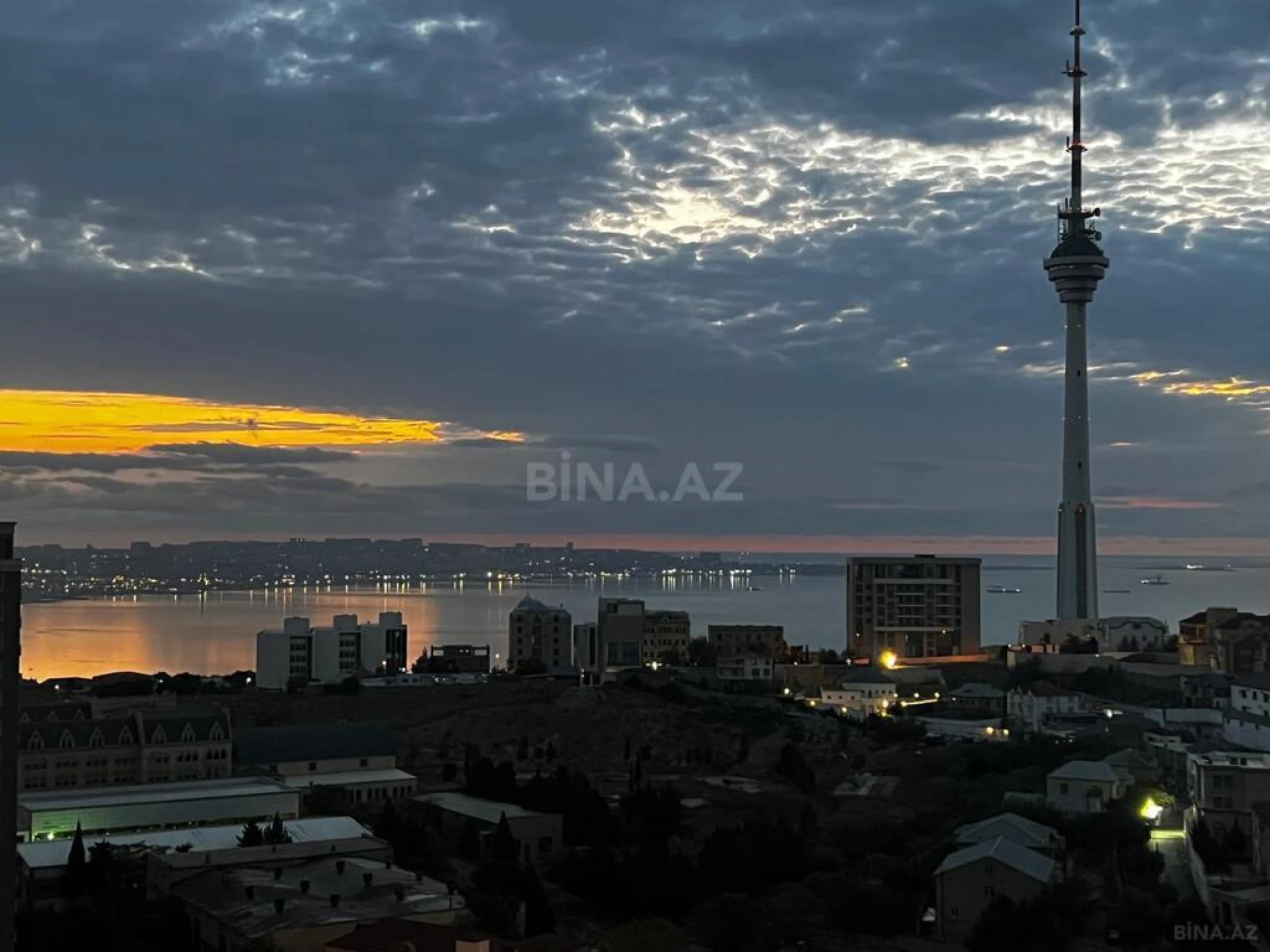 Satılır 3 otaqlı mənzil 130.5 m²