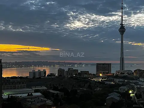 Satılır 3 otaqlı mənzil 130.5 m²