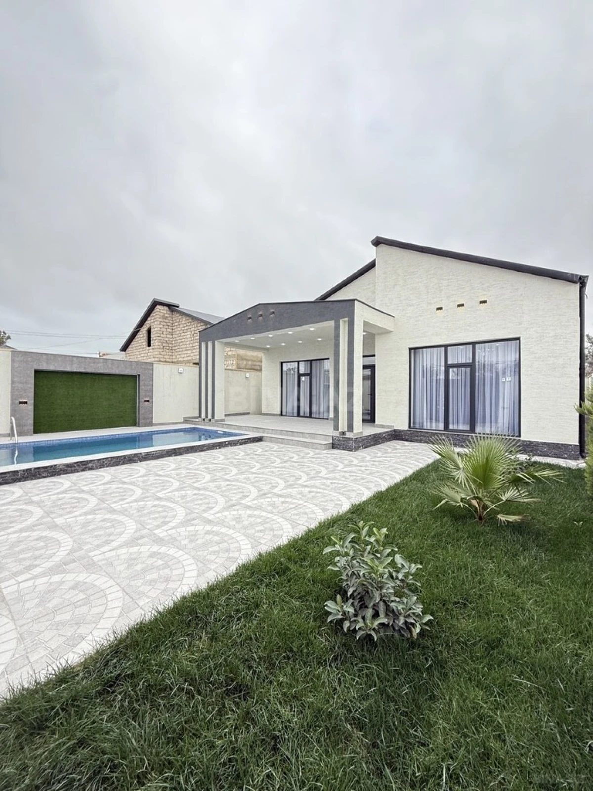 Satılır 4 otaqlı həyət evi 155 m²