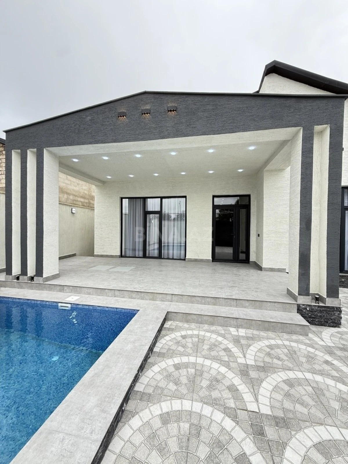 Satılır 4 otaqlı həyət evi 155 m²